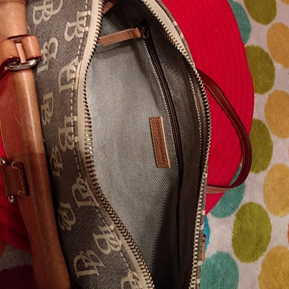 Authentic Dooney & Bourke gray/brown leather bag. - Picture 6 of 8